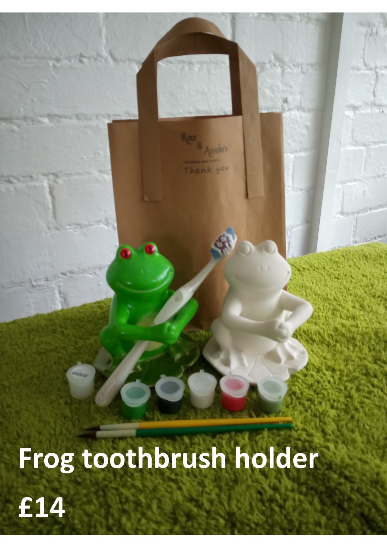 frog-toothbrush-holder