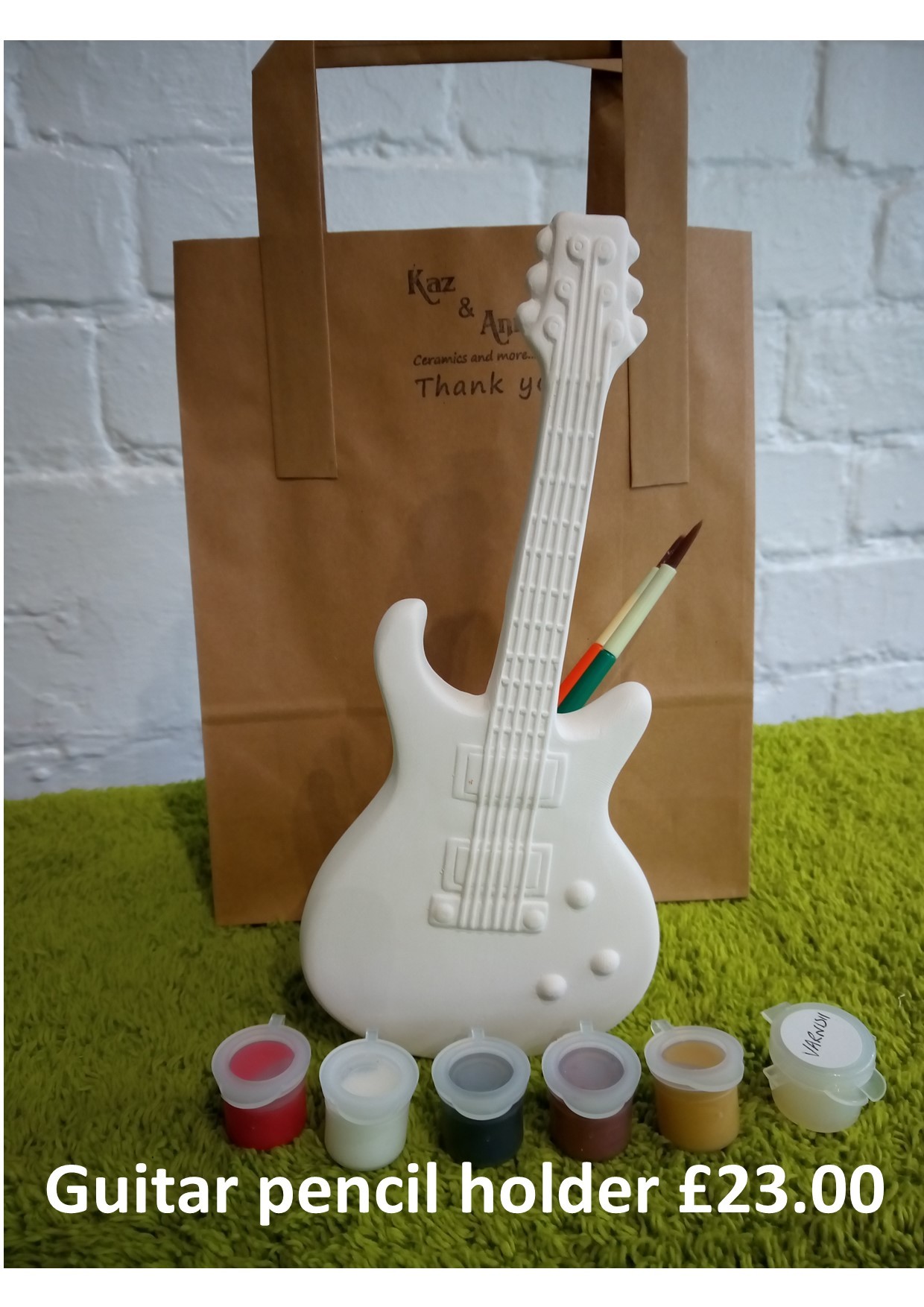 guitar-pencil-holder